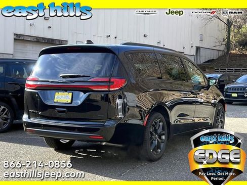 New 2026 Chrysler Pacifica Select w/ S Appearance Package image 2