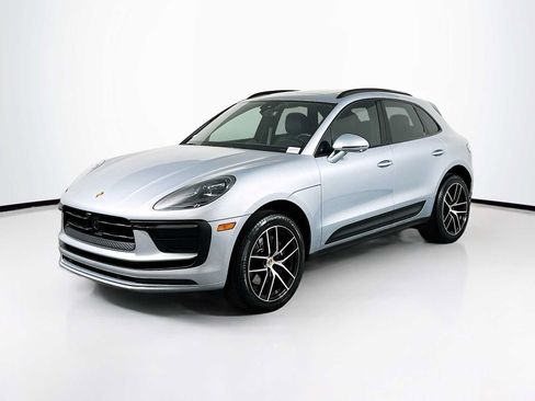 Certified 2026 Porsche Macan AWD/4WD image 1