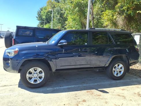 Used 2023 Toyota 4Runner SR5 Premium w/ Moonroof Package AWD/4WD image 6