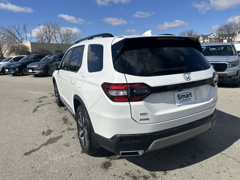 Certified 2025 Honda Pilot Touring image 5