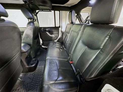 Used 2015 Jeep Wrangler Unlimited Sahara w/ Max Tow Package image 4