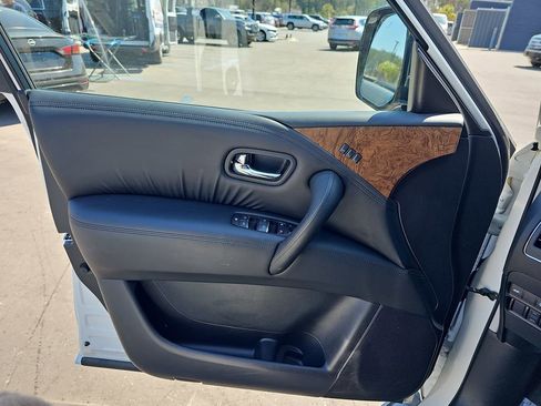 Used 2024 Nissan Armada SL w/ Captain's Chairs Package image 31