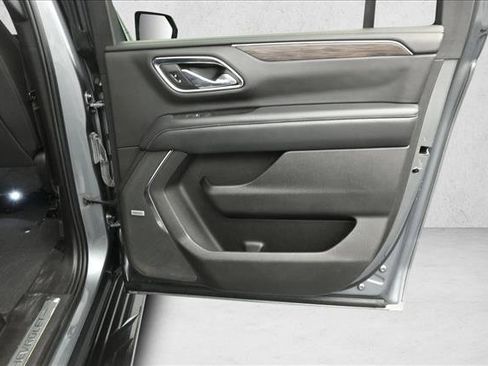 Used 2021 Chevrolet Suburban LT RWD image 26