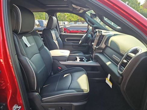 New 2026 RAM 2500 Laramie AWD/4WD image 16