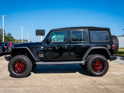 Used 2020 Jeep Wrangler Unlimited Sahara image 2