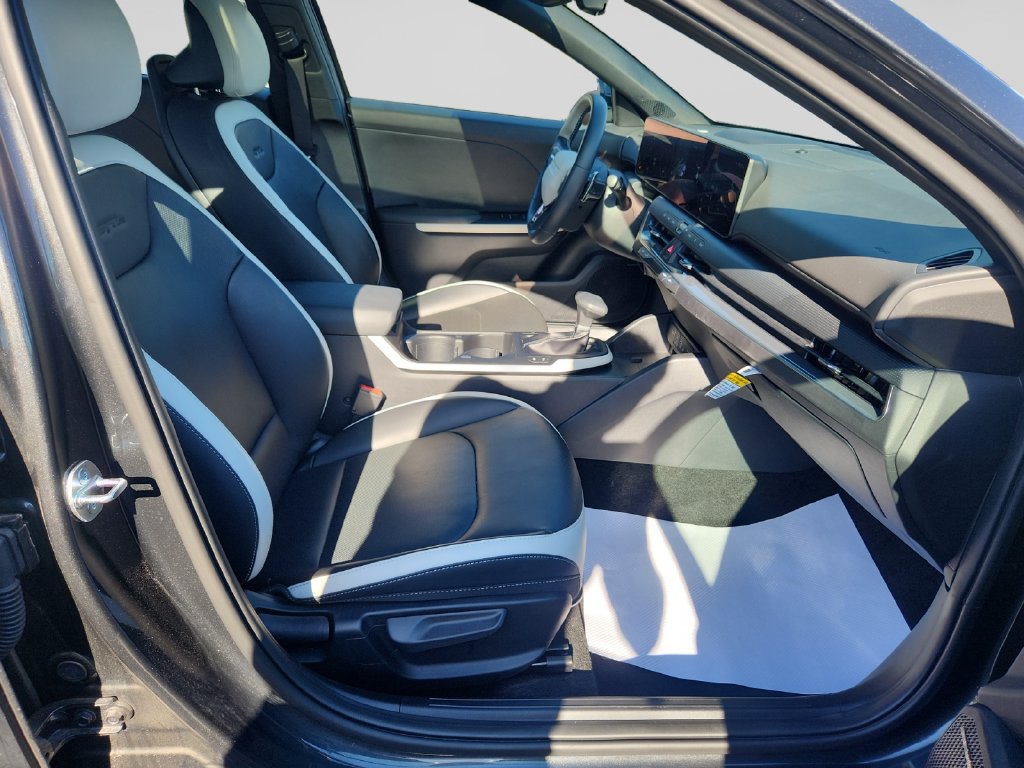 Certified 2025 Kia K4 GT-Line Turbo FWD image 17