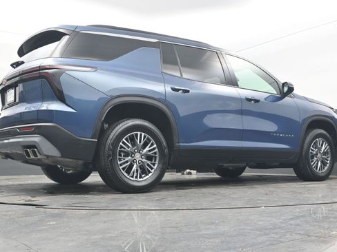 Used 2025 Chevrolet Traverse LT image 30