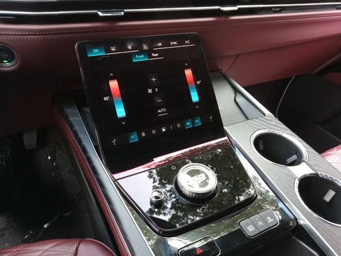 Used 2025 Cadillac Escalade Sport w/ LPO, ONYX Package image 19