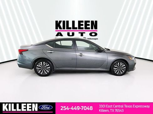 Used 2025 Nissan Altima 2.5 SV FWD image 10
