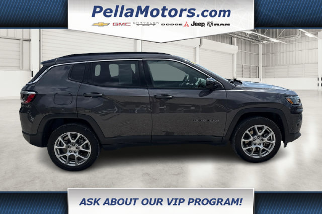 Used 2024 Jeep Compass Latitude AWD/4WD image 2
