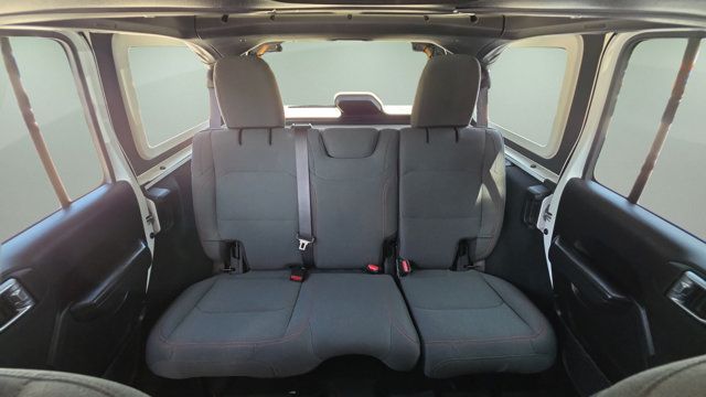 Used 2024 Jeep Wrangler Unlimited Rubicon w/ Convenience Group AWD/4WD image 33