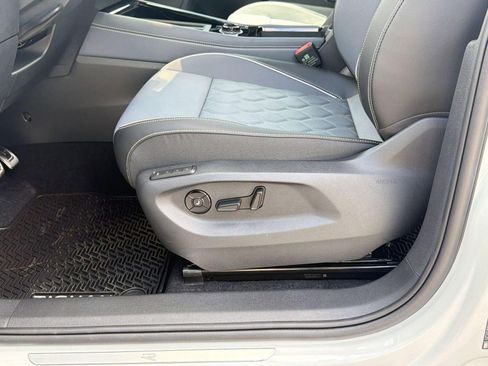 New 2026 Volkswagen Tiguan SEL R-Line AWD/4WD image 13