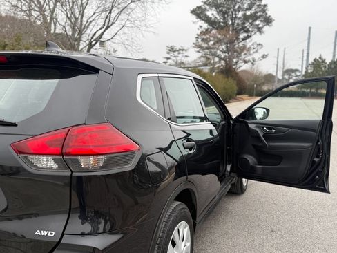 Used 2017 Nissan Rogue S image 18