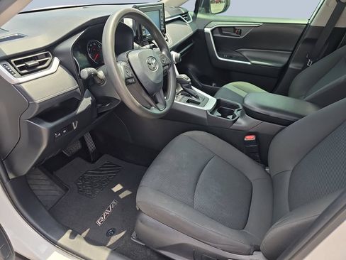 Used 2021 Toyota RAV4 LE FWD image 10