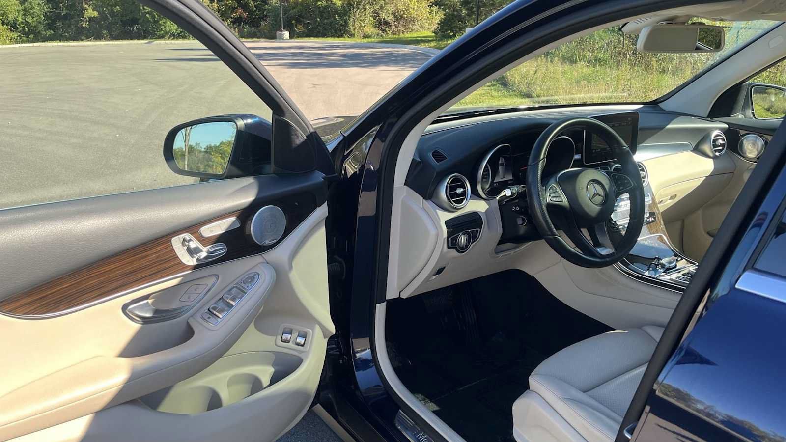 Used 2018 Mercedes-Benz GLC 350e 4MATIC image 16