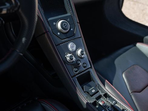 Used 2016 McLaren 650S Spider image 54