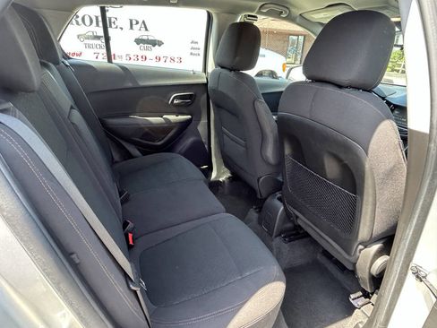 Used 2017 Chevrolet Trax LS FWD image 18