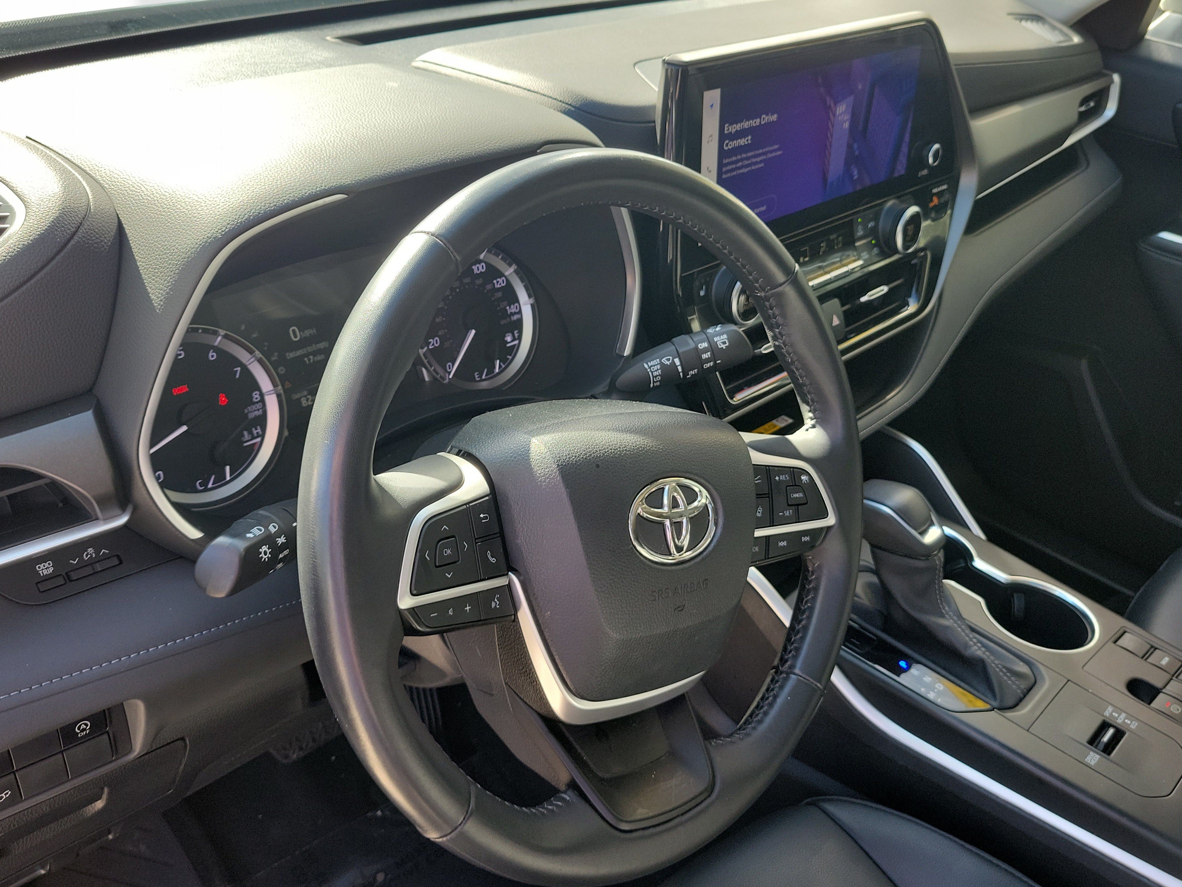 Used 2023 Toyota Highlander XLE FWD image 26