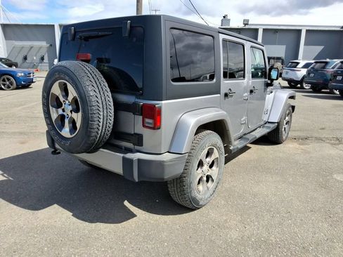 Used 2018 Jeep Wrangler Unlimited Sahara w/ Connectivity Group AWD/4WD image 8
