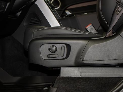 Certified 2025 Land Rover Discovery Dynamic SE image 16