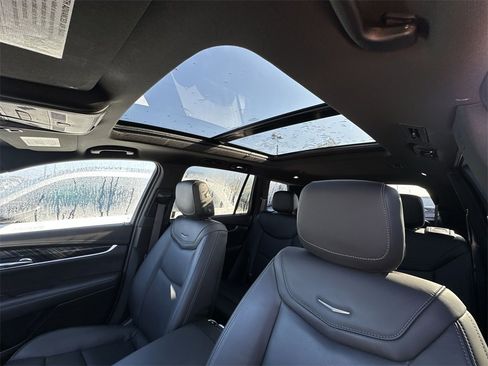 Used 2024 Cadillac XT6 Premium Luxury image 14
