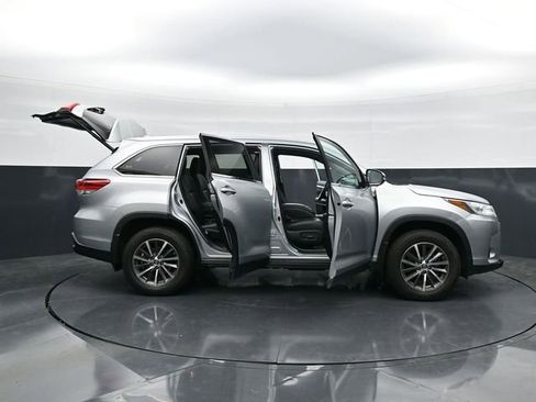 Used 2019 Toyota Highlander XLE AWD/4WD image 45