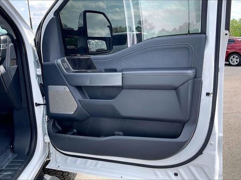 Used 2024 Ford F250 Lariat w/ Chrome Package image 31