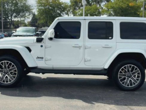 Used 2022 Jeep Wrangler Unlimited Sahara image 5