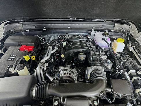 New 2025 Jeep Gladiator Sport image 17