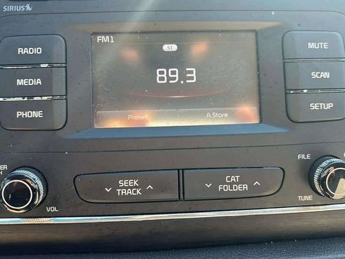 Used 2017 Kia Sedona LX image 37