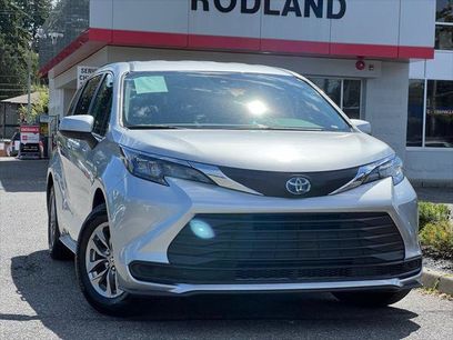 Certified 2025 Toyota Sienna LE