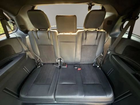 Used 2019 Dodge Grand Caravan SXT w/ Blacktop Package FWD image 24