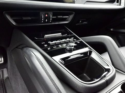 Certified 2025 Porsche Cayenne S AWD/4WD image 11