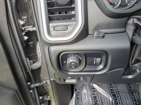 Used 2022 RAM 1500 Big Horn AWD/4WD image 29