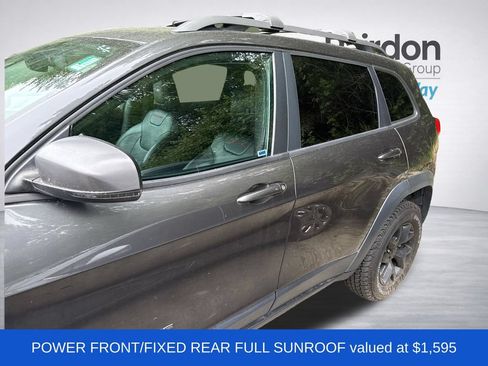 Used 2015 Jeep Cherokee Trailhawk w/ Comfort/Convenience Group AWD/4WD image 4