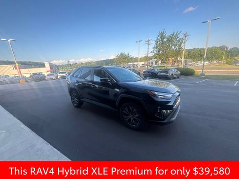 Used 2023 Toyota RAV4 XLE Premium AWD/4WD image 3