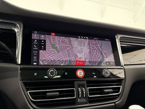 Certified 2025 Porsche Macan image 42
