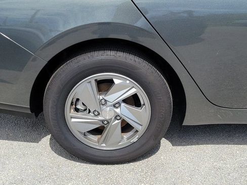 Used 2026 Hyundai Elantra SE w/ Cargo Package FWD image 5