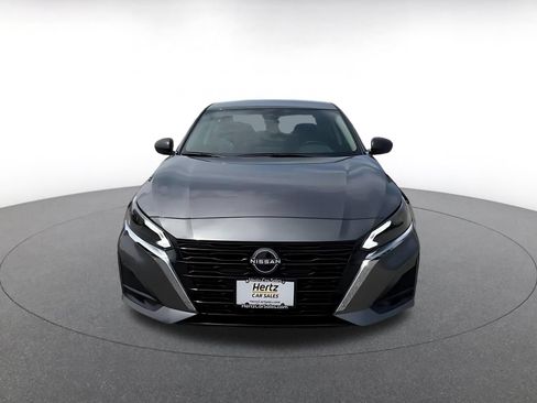 Used 2025 Nissan Altima 2.5 SV FWD image 4