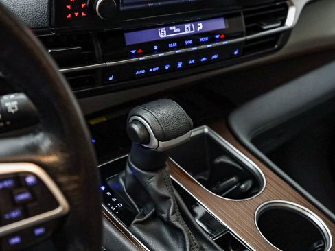 Used 2024 Toyota Sienna XLE w/ XLE Plus Package image 21