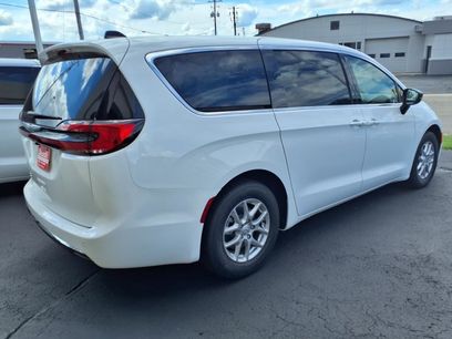 New 2026 Chrysler Pacifica Select