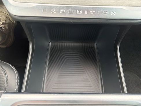 Used 2025 Ford Expedition Max Platinum w/ Driver's Package image 52