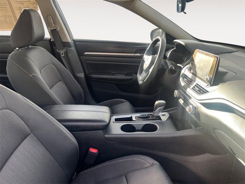 Used 2022 Nissan Altima 2.5 SV image 15