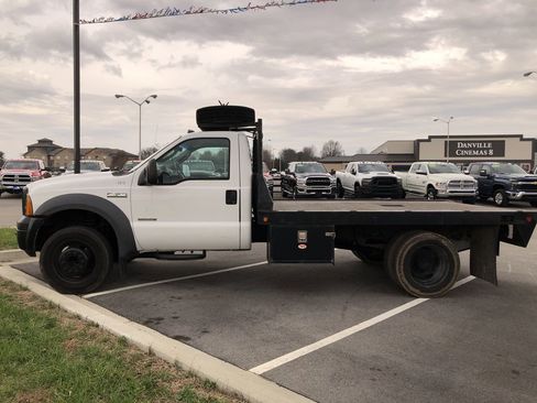 Used 2005 Ford F450 2WD Regular Cab Super Duty image 3