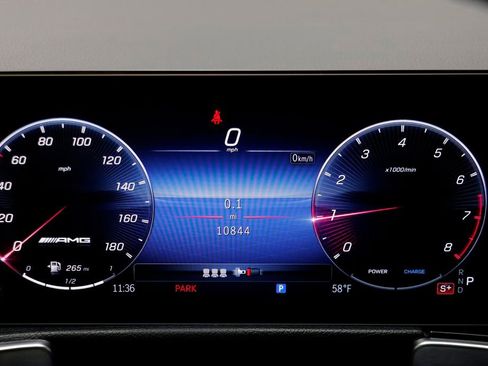 Used 2025 Mercedes-Benz GLB 35 AMG 4MATIC image 8