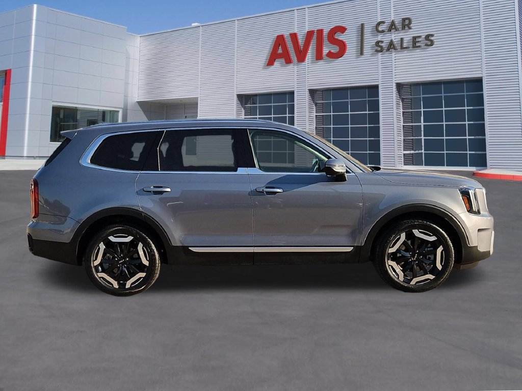 Used 2025 Kia Telluride S FWD image 4