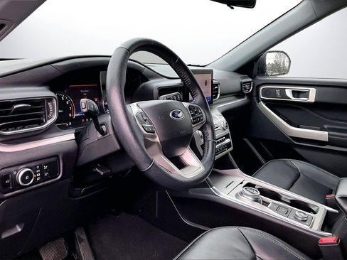 Used 2023 Ford Explorer XLT w/ Equipment Group 202A image 17