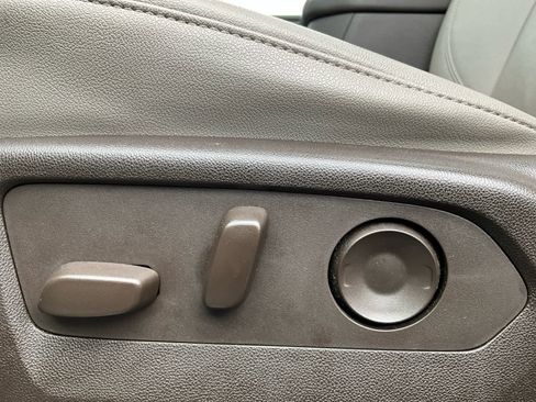 Used 2022 Chevrolet Tahoe Z71 w/ Luxury Package image 25