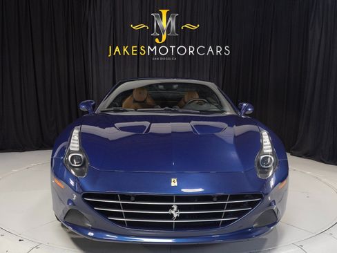 Used 2017 Ferrari California T RWD image 18