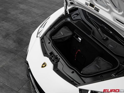 Used 2022 Lamborghini Huracan EVO image 10